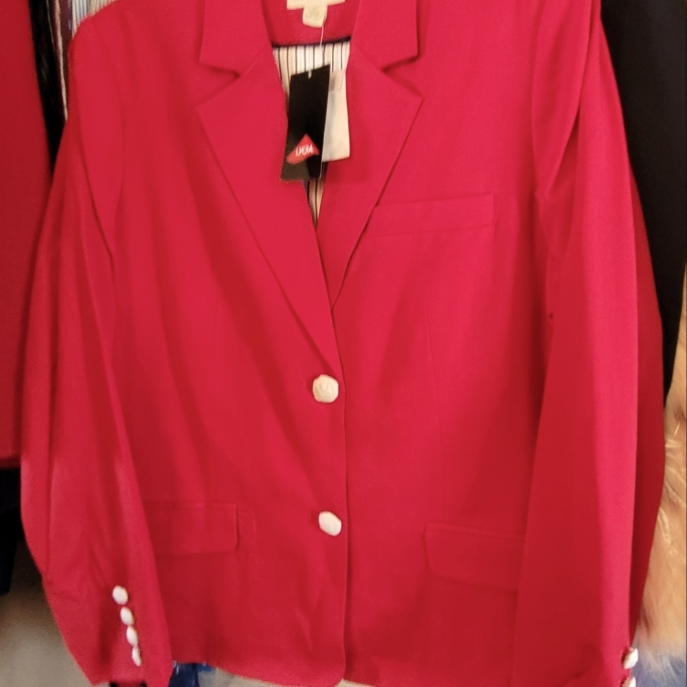 Appleseeds M/12 Red blazer with rose button accents.